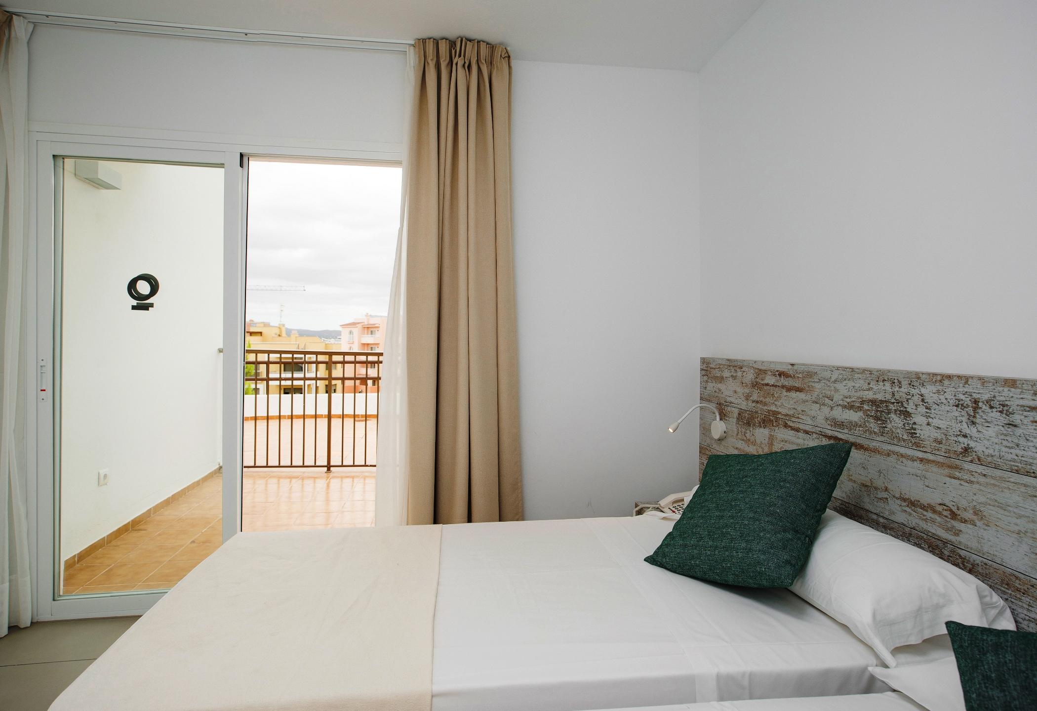 Apartamentos Vibra Riviera Sant Antoni de Portmany Dış mekan fotoğraf