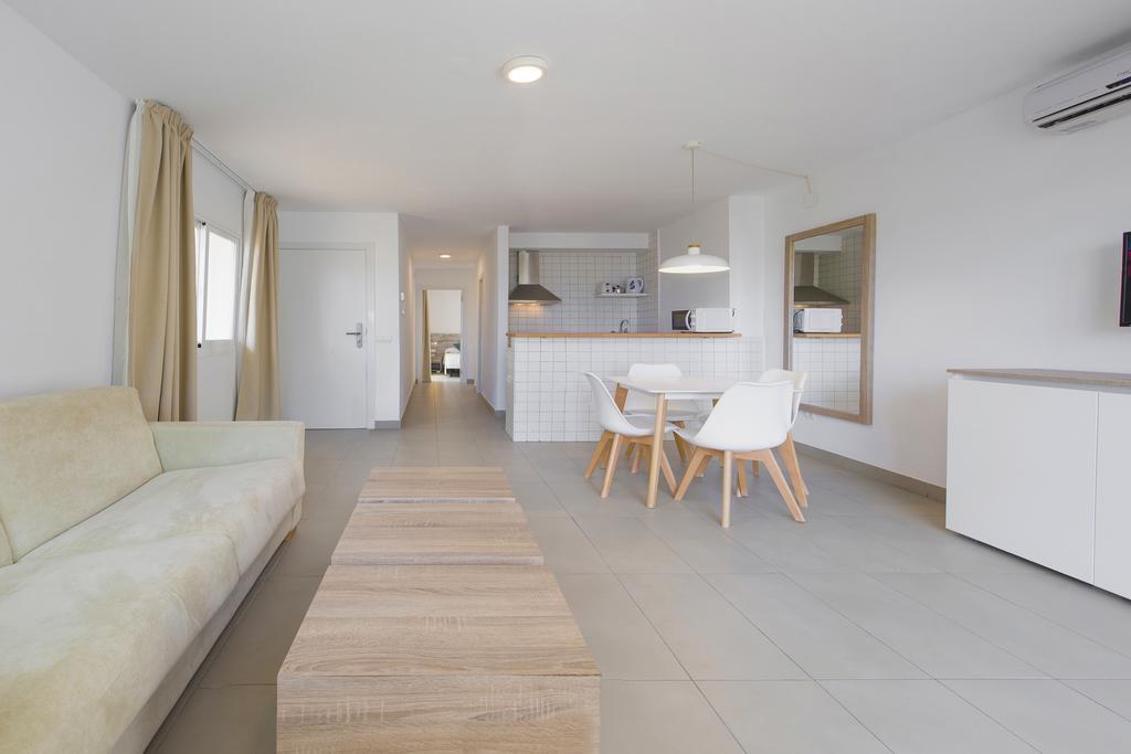 Apartamentos Vibra Riviera Sant Antoni de Portmany Dış mekan fotoğraf