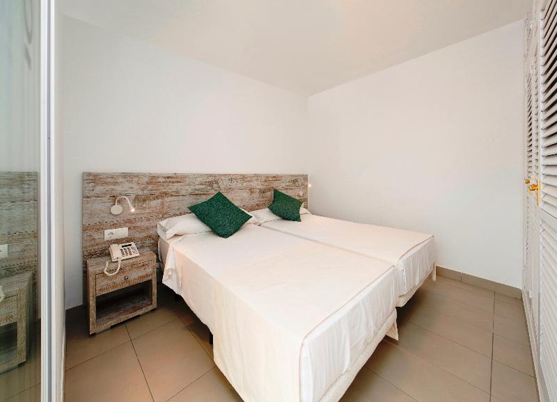 Apartamentos Vibra Riviera Sant Antoni de Portmany Dış mekan fotoğraf