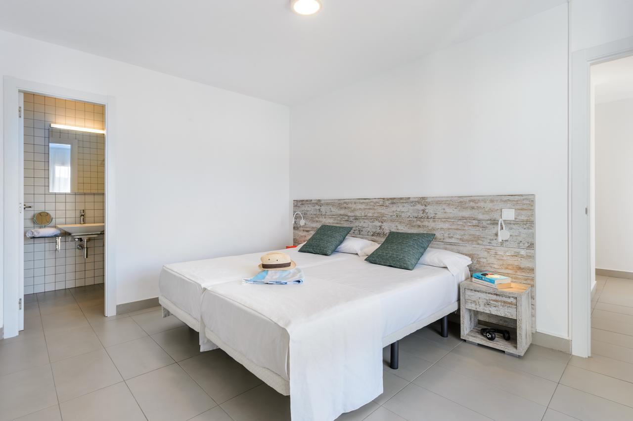 Apartamentos Vibra Riviera Sant Antoni de Portmany Dış mekan fotoğraf